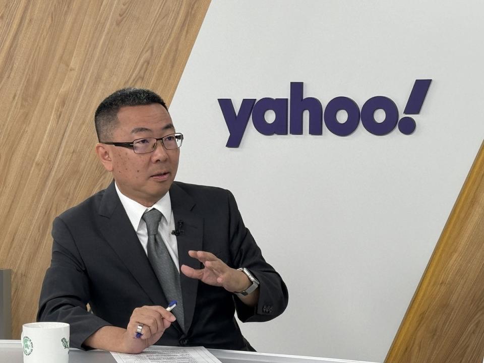 政務委員林明昕接受Yahoo TV《齊有此理》專訪時表示，依憲法來看，覆議不成功在憲法上沒有辭職的問題。接下來，立法院可以提出內閣不信任案，總統也可以因為不信任案反制解散國會   圖：Yahoo TV《齊有此理》提供