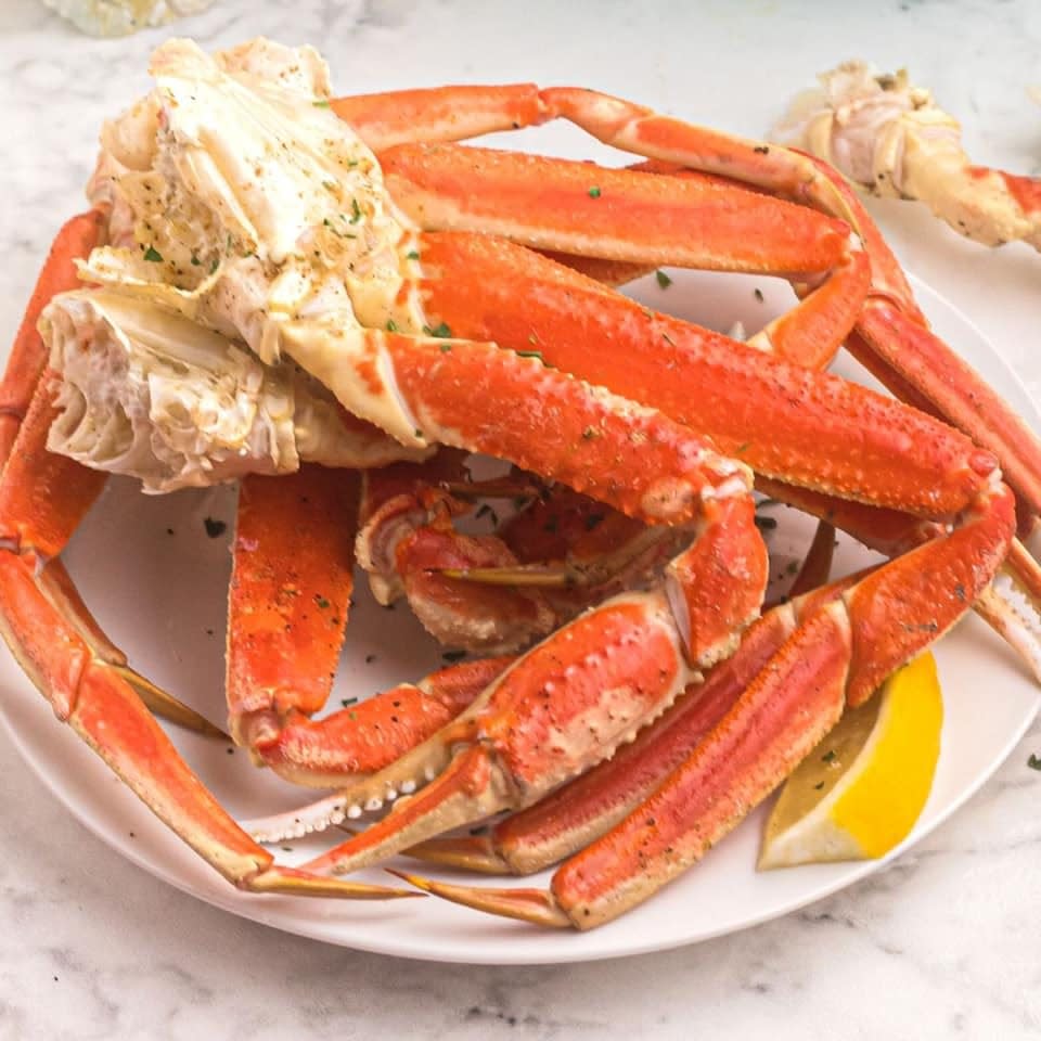 Smuggler's Cove in Tannersville serves Alaskan king crab legs, Maine lobster and other seafood goodies.