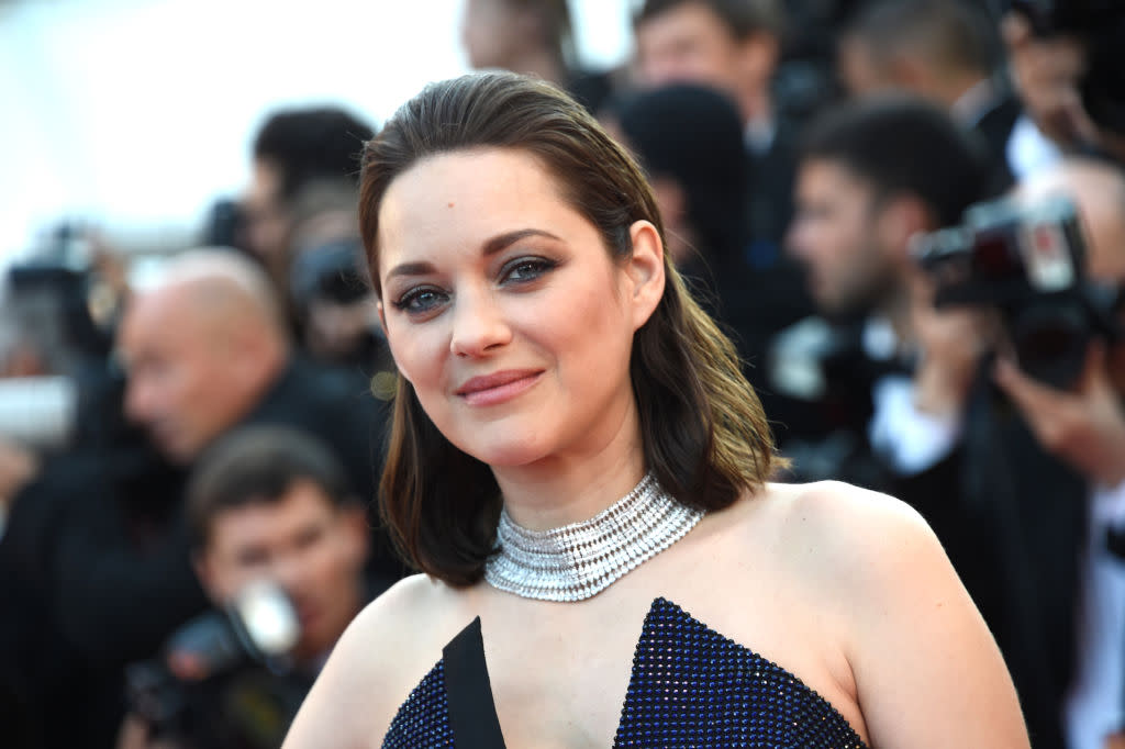 Marion Cotillard now has blonde hair, and she looks completely different