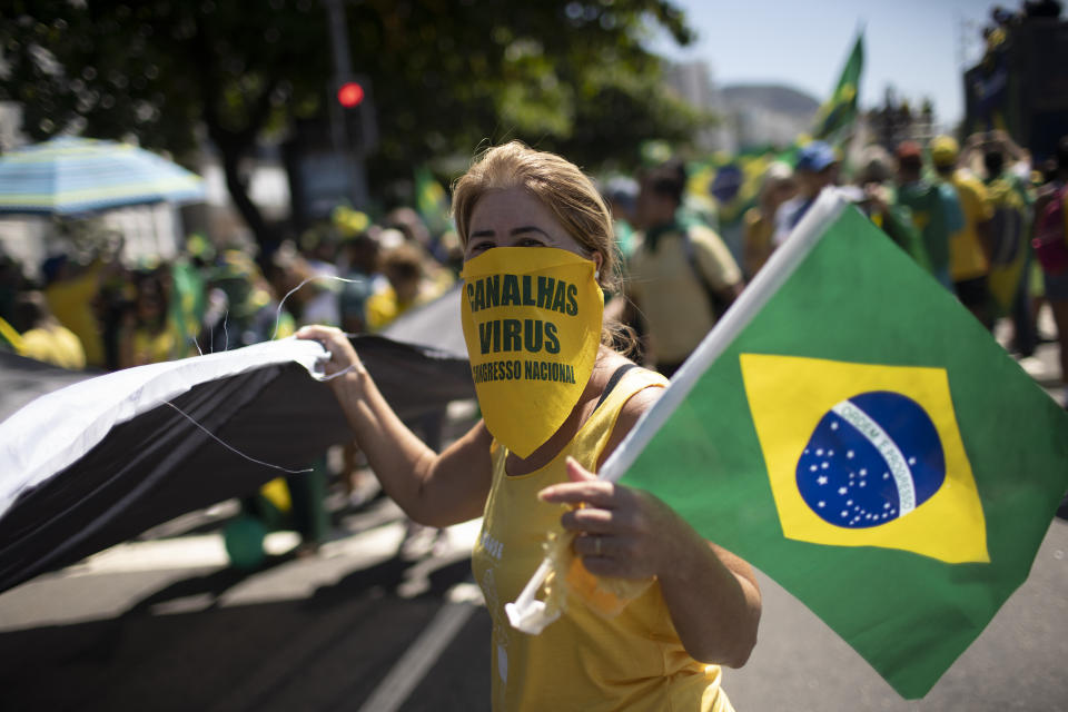 Supporters of Brazilian President Jair Bolsonaro rally on Copacabana beach in Rio de Janeiro, Brazil, on March 15, 2020. (Photo: AP Photo/Silvia Izquierdo)