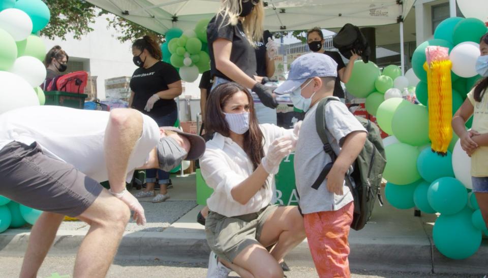 Prince Harry and Meghan Markle have been spotted wearing face masks while doing some charity work in Los Angeles. Photo: Twitter/baby2baby.
