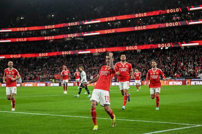 Di María dio dos asistencias y se mostró disconforme con la tarea del árbitro en el 2-2 contra Vitoria Guimaraes  