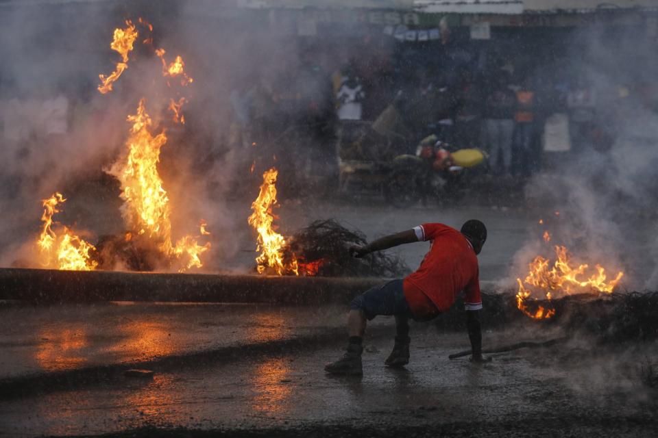 Tensions high as Kenya awaits new presidential vote