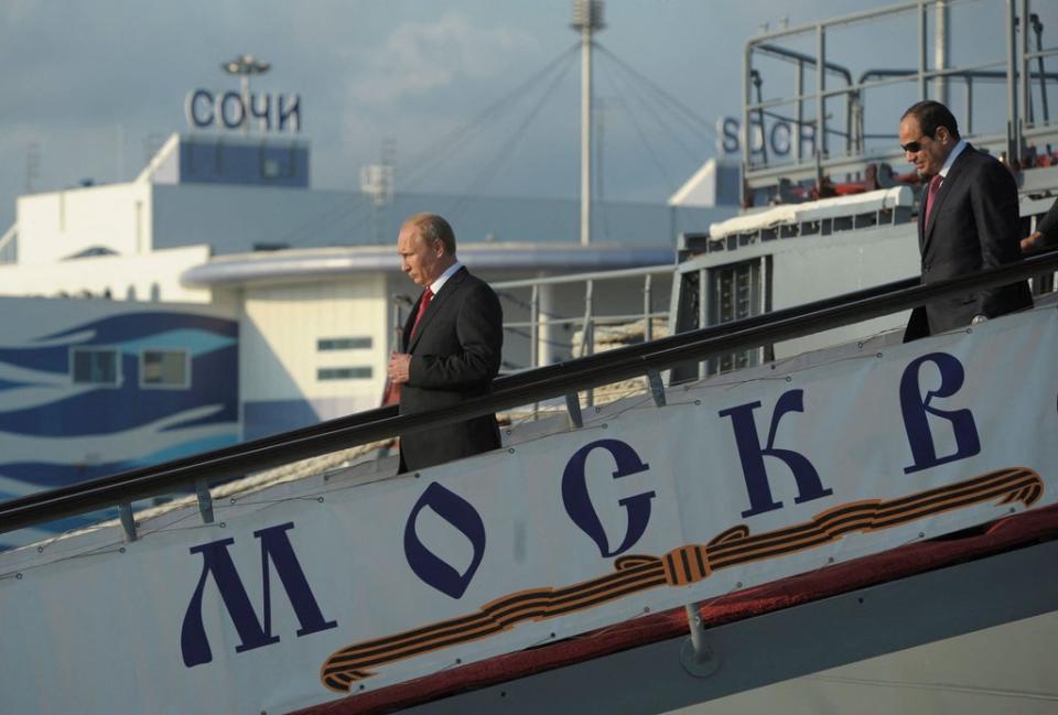 Vladimir Putin and his Egyptian counterpart Abdel Fattah al-Sisi leave the Moskva at the Black Sea port of Sochi, in August 2014 (via REUTERS)