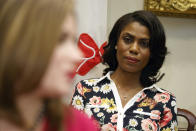 ARCHIVO - En esta foto de archivo del 14 de febrero de 2018, Omarosa Manigault-Newman, entonces colaboradora del presidente Donald Trump, asiste a un evento con padres y docentes en la Casa Blanca. La campaña del presidente Donald Trump presentó un recurso de arbitraje contra Manigault Newman el martes 14 de agosto de 2018 en el que alega que ella violó un acuerdo de confidencialidad. (AP Foto/Evan Vucci, File)