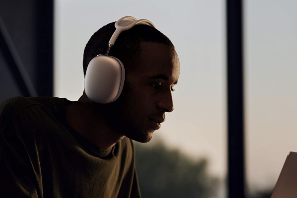 Apple AirPods MAX color Azul Cielo. Foto: amazon.com.mx
