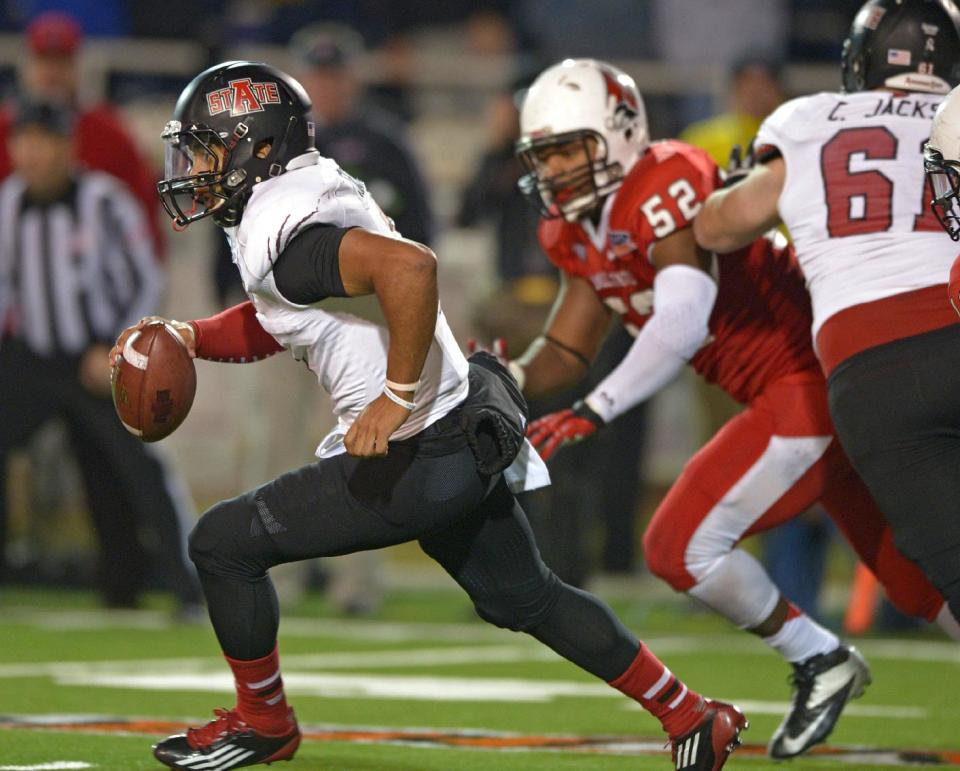 Arkansas State quarterback Fredi Knighten (9) keeps the ball and runs against Ball State in the fourth quarter of the GoDaddy Bowl NCAA college football game in Mobile, Ala., Sunday, Jan. 5, 2014. Arkansas State defeated Ball State, 23-20. (AP Photo/G.M. Andrews)