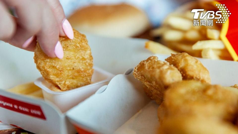 買無敵豬肉滿福堡加蛋套餐送4塊麥克雞塊。（示意圖／shutterstock 達志影像）