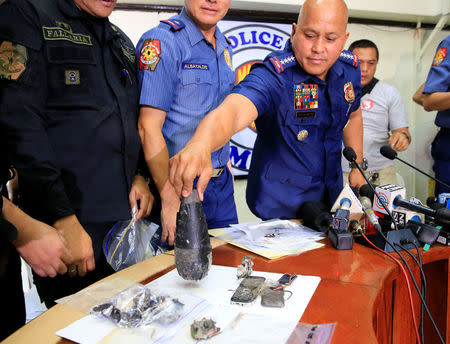 Philippine National Police (PNP) chief Director General Ronald Dela Rosa (R) holds a part of an Improvised Explosive Device (IED) found near the U.S Embassy during a press conference at the Manila Police District (MPD) headquarters in Manila, Philippines November 28, 2016. REUTERS/Romeo Ranoco