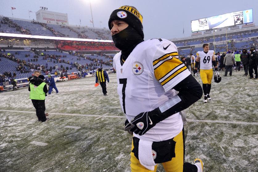 Pittsburgh Steelers quarterback Ben Roethlisberger leaves the field after an NFL football game against the Buffalo Bills, Sunday, Dec. 11, 2016, in Orchard Park, N.Y. The Steelers won 27-20. (AP Photo/Adrian Kraus)