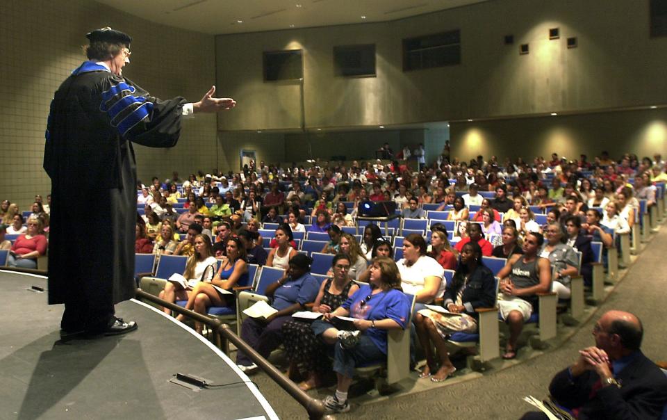 Harvey Arnold gives a Powerpoint presentation about graduation procedure to students on Friday, May 7, 2004, at the Indian River Community College auditorium in Fort Pierce. The ceremony for associate degrees in science and applied science was slated for the St. Lucie County Civic Center.