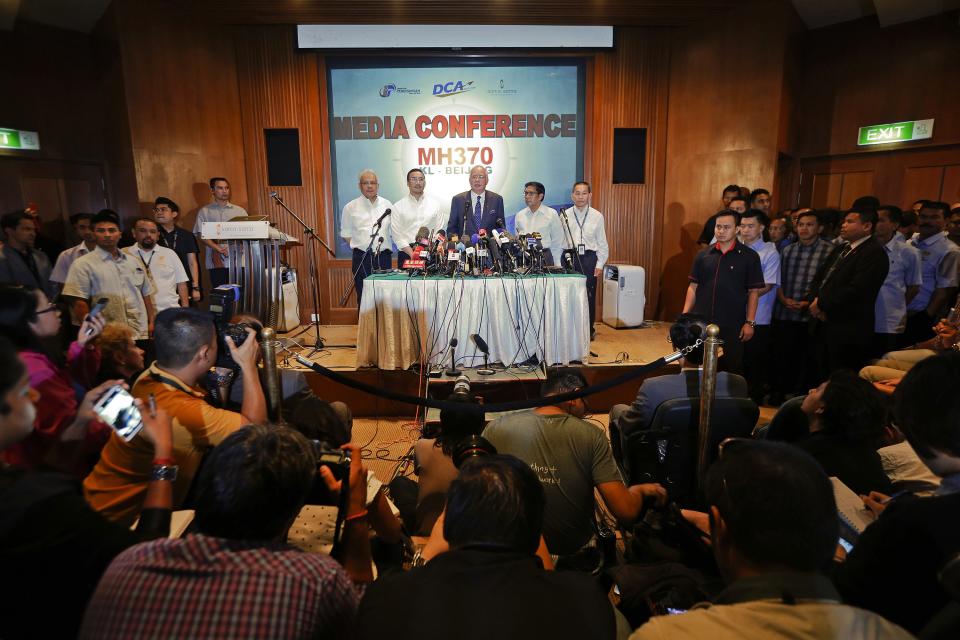 REFILE WITH ADDITIONAL INFORMATION Malaysian Prime Minister Najib Razak (C) is accompanied by other government officials as he addresses reporters at the Kuala Lumpur International Airport March 15, 2014. Najib said on Saturday that the movements of the missing Malaysia Airlines Flight MH370 were consistent with a deliberate act by someone who turned the jet back across Malaysia and onwards to the west. REUTERS/Damir Sagolj (MALAYSIA - Tags: DISASTER TRANSPORT POLITICS MEDIA)