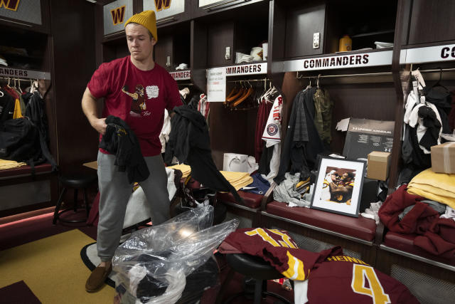 Commanders reflect on 2022 season during locker room clean out