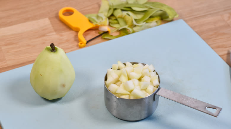 peeling and dicing pears 