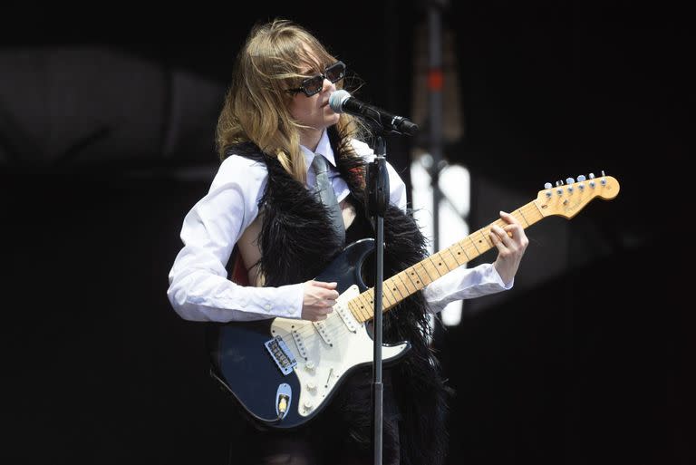 La cantante y actriz Suki Waterhouse vino a Lollapalooza Argentina con Robert Pattinson, su novio