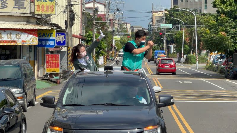 ▲陳柏惟今天陪同林慧欣前往旗山老街進行車隊掃街。(圖／翻攝畫面)