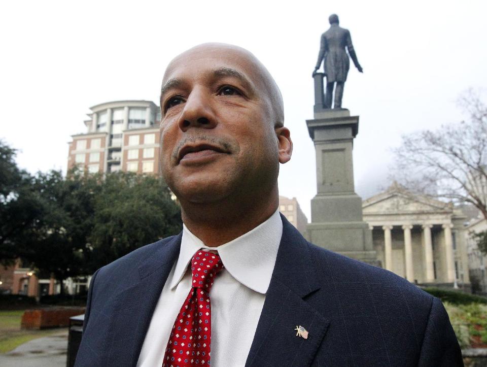 Former New Orleans Mayor Ray Nagin arrives at the Hale Boggs Federal Building in New Orleans, Monday, Jan. 27, 2014. Jury selection begins Monday in the trial of Nagin, who faces charges that he accepted bribes and free trips among other things from contractors in exchange for helping them secure millions of dollars in city work. (AP Photo/Jonathan Bachman)