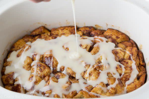 Slow Cooker Cinnamon Roll Monkey Bread