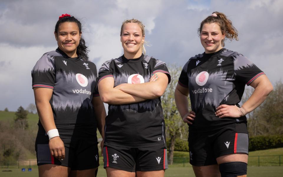 Sisilia Tuipulotu, Kelsey Jones and Gwenllian Pyrs - Gareth Everett