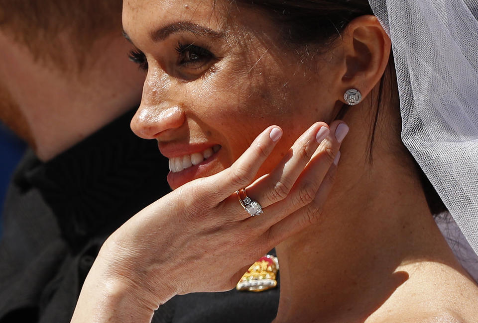 TOPSHOT - Britain's Meghan, Duchess of Sussex travels in the Ascot Landau Carriage during the carriage procession on the High Street in Windsor, on May 19, 2018 after their wedding ceremony. (Photo by JOHN SIBLEY / POOL / AFP)        (Photo credit should read JOHN SIBLEY/AFP via Getty Images)