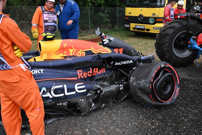 El mexicano Sergio Pérez se despistó y destruyó su Red Bull en el Gran Premio de Hungría, donde sumó otra frustración.