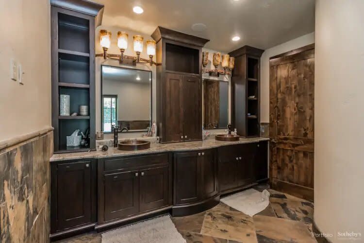 A southwest Missouri mansion, once the home of MLB All-Star pitcher Cole Hamels, has hit the market for $14.5 million. (Photos provided by: Jim Strong/ReeceNichols)