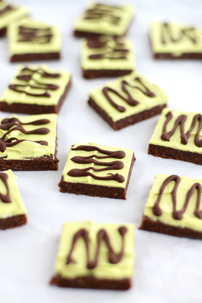 <strong>Get the <a href="http://fitfoodiefinds.com/2015/02/raw-mint-brownies-paleo-vegan/" target="_blank">Raw Mint Brownies recipe</a>&nbsp;from&nbsp;Fit Foodie Finds</strong>