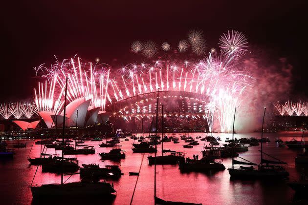 L'opéra de Sydney et le Harbour Bridge s'embrasent, alors que la ville australienne bascule en 2021.