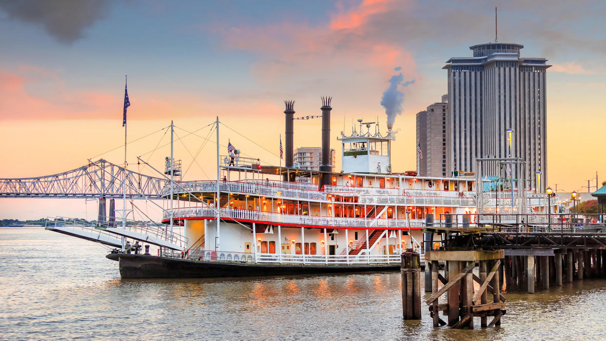 New Orleans paddle steamer in Mississippi river in New Orleans,   Louisiana.