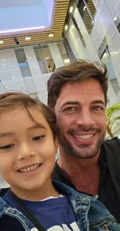 William Levy y André Sebastián, su compañero en Vuelve a mí, tienen una química muy especial dentro y fuera de la pantalla