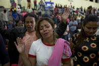 <p>Honduran migrants pray at an improvised shelter in Chiquimula, Guatemala, Tuesday, Oct. 16, 2018. (Photo: Moises Castillo/AP) </p>