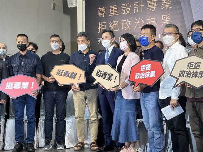 林智堅今天也大動作在台北市的市長官邸舉辦記者會，邀請建築師到場力挺。（游念育攝）