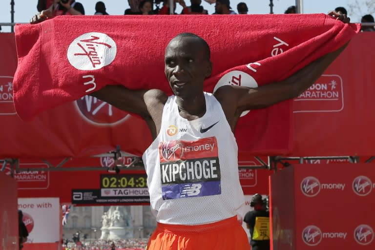 Kenya's Eliud Kipchoge celebrates after winning the men's race at the 2018 London Marathon