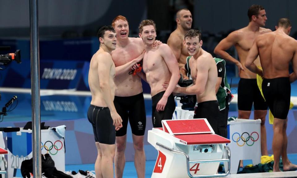 Tames Guy, Tom Dean, Duncan Scott and Matthew Richards of Team Great Britain celebrate their victory.