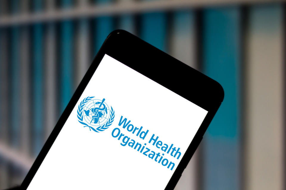 Logo en un móvil de la Organización Mundial de la Salud (OMS), World Health Organization (WHO) en inglés. (Foto: Rafael Henrique/SOPA Images/LightRocket via Getty Images)