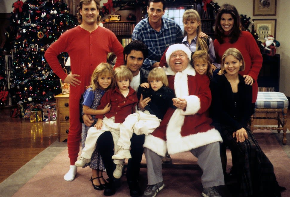 Jodie Sweetin, Mary-Kate / Ashley Olson, Bob Saget, Candace Cameron Bure, Dave Coulier, John Stamos, Lori Loughlin, Mickey Rooney, Dylan / Blake Tuomy-Wilhoit appearing in the ABC tv series 'Full House', episode 'Arrest Ye Merry Gentlemen'
