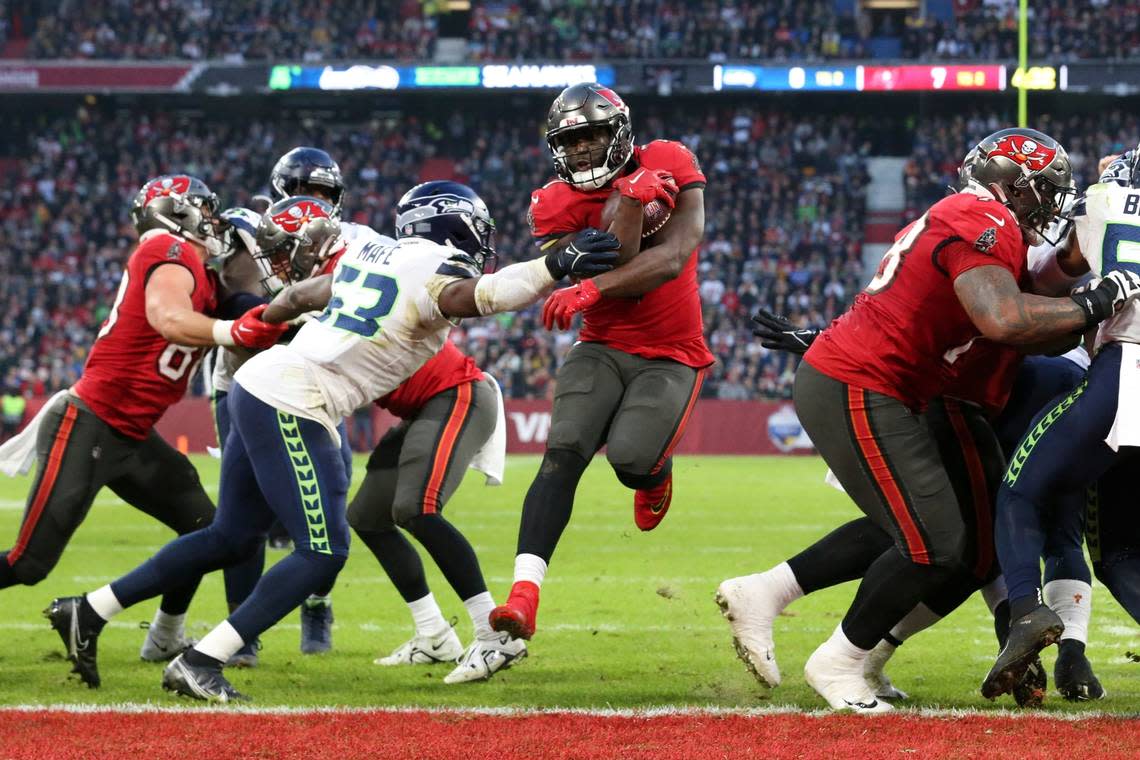 Tampa Bay Buccaneers’ Leonard Fournette (7) goes in for a touchdown during the first half of an NFL football game against the Seattle Seahawks, Sunday, Nov. 13, 2022, in Munich, Germany. (AP Photo/Gary McCullough)