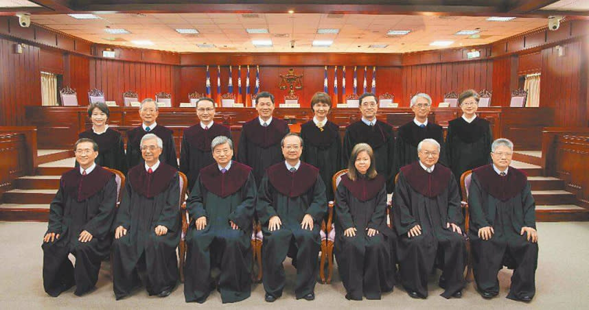 本屆15位司法院大法官合影。其中4人9月30日任期屆滿。（圖／司法院提供）