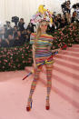 <p>Aunque no lo parezca, el colorido modelito de Cara Delevingne es de Dior. ¡Sin comentarios! (Foto: Andrew Kelly / Reuters). </p>