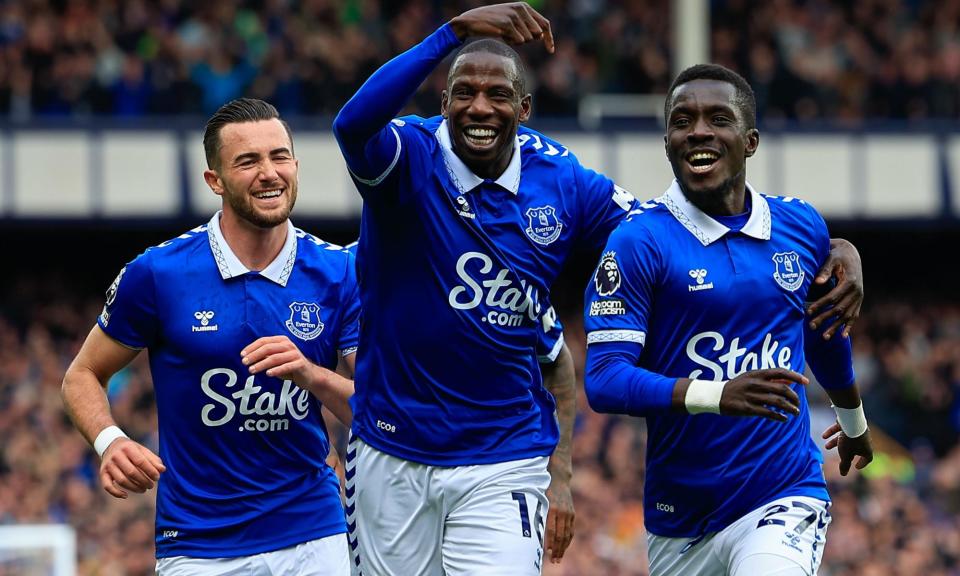 <span>Idrissa Gueye (right) celebrates with with Abdoulaye Doucouré (centre) and Jack Harrison after giving Everton the lead.</span><span>Photograph: Conor Molloy/ProSports/Shutterstock</span>