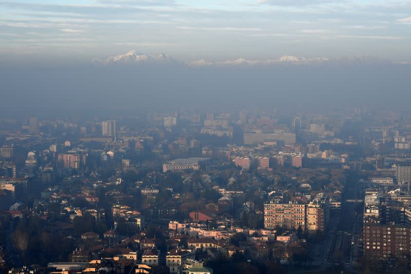Fog and smog in Milan