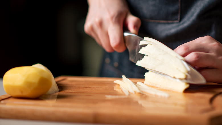 Dicing potatoes