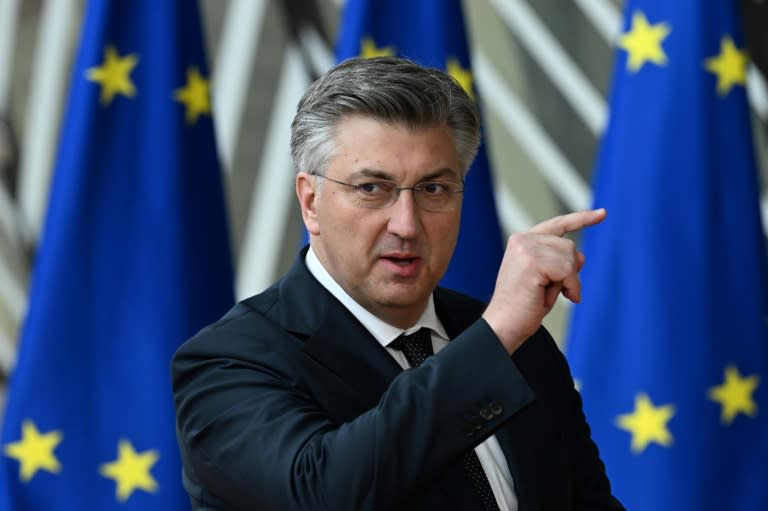 Kroatien wählt am Mittwoch ein neues Parlament. Die 3,7 Millionen registrierten Wähler in dem EU-Land entscheiden mit ihrer Stimme darüber, ob sie weiter von dem konservativen Ministerpräsidenten Andrej Plenkovic oder seinem linkspopulistischen Amtsvorgänger Zoran Milanovic regiert werden. (JOHN THYS)