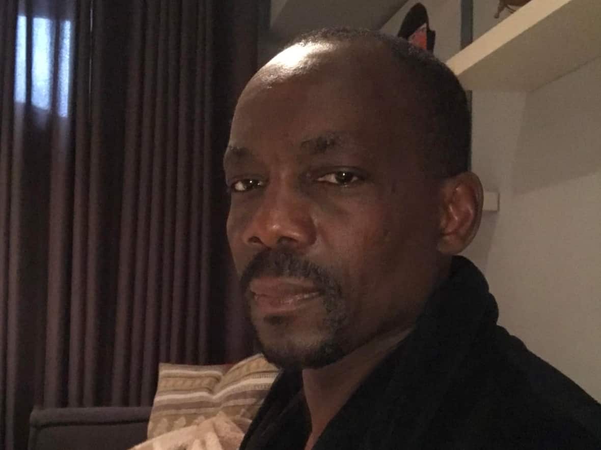 David Nhabetse arrived at his home in Gatineau, Que., on Thursday after he was released from a quarantine facility in Montreal, but not without confusion and a lack of co-ordination between federal government staff. (Submitted by David Nhabetse - image credit)