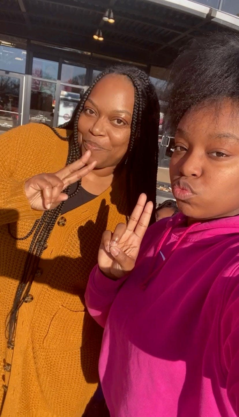 Shelley Morrison, left, poses for a selfie with her daughter, Amani Robinson.