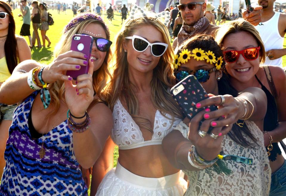 Paris Hilton and fans at Coachella 2015 (Getty Images)