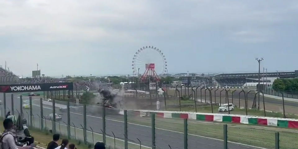 tsugio matsuda nissan z supergt crash in 130r at suzuka