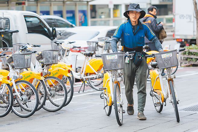 台北市推出租借YouBike前30分鐘免費政策，為避免無車可借或無柱可還，市長蔣萬安2月29日視察租借情況後表示，未來會優化調度、增加見車率，今年也將增加6000輛YouBike、2026年再增加1萬2000輛，屆時YouBike整體數量將達2萬7500輛。（郭吉銓攝）