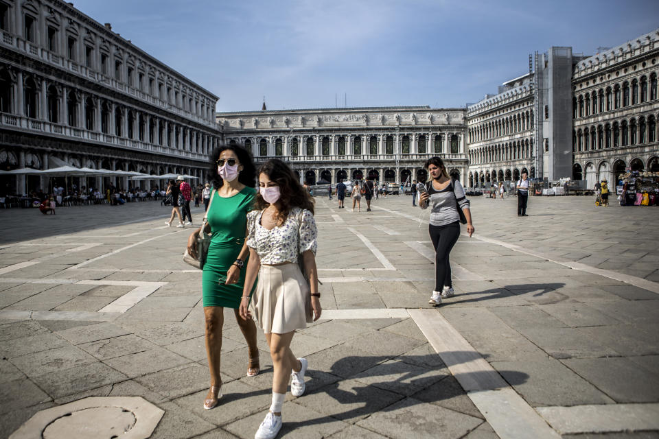 VENICE, ITALY - SEPTEMBER 10: Tourists wearing protective masks walk in San Marco Square, on September 10 2020 in Venice, Italy. Venice is slowly trying to revamp its tourism industry after a 2-month long lockdown due to the Coronavirus pandemic. After a summer with no tourists that left many of its employees without a job. Nowadays a few tourists have returned mainly coming from Germany, Austria, Holland and France who are now visiting the city again in a once overcrowded city of holidaymakers.  (Photo by Alessandra Benedetti - Corbis/Corbis via Getty Images)