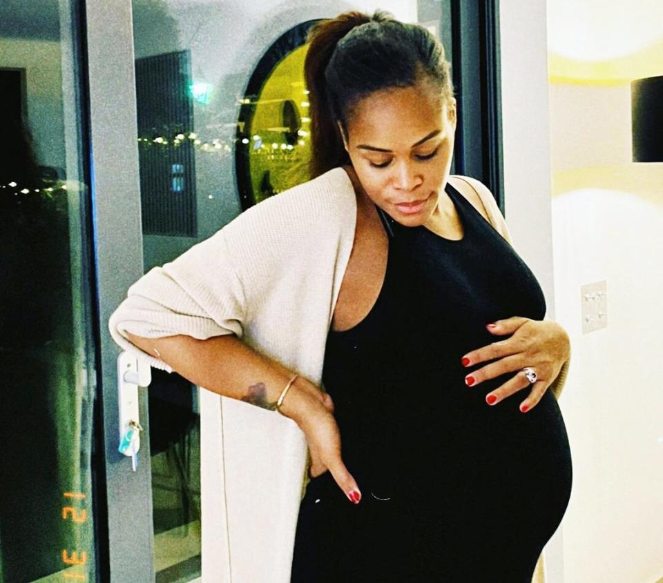 Eve shows off baby bump